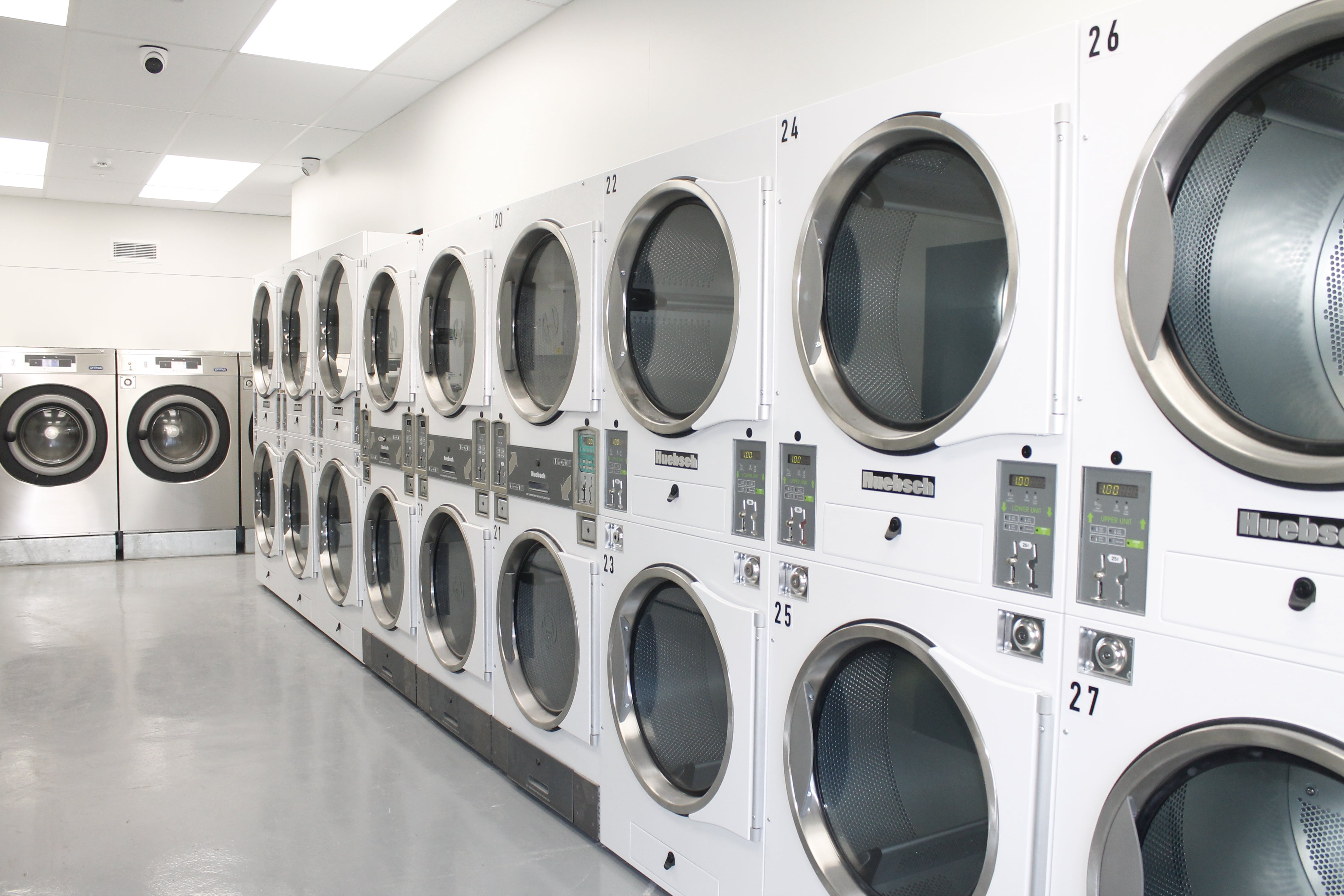 How Long do Commercial Washers & Dryers Last? Electric Laundry Repair